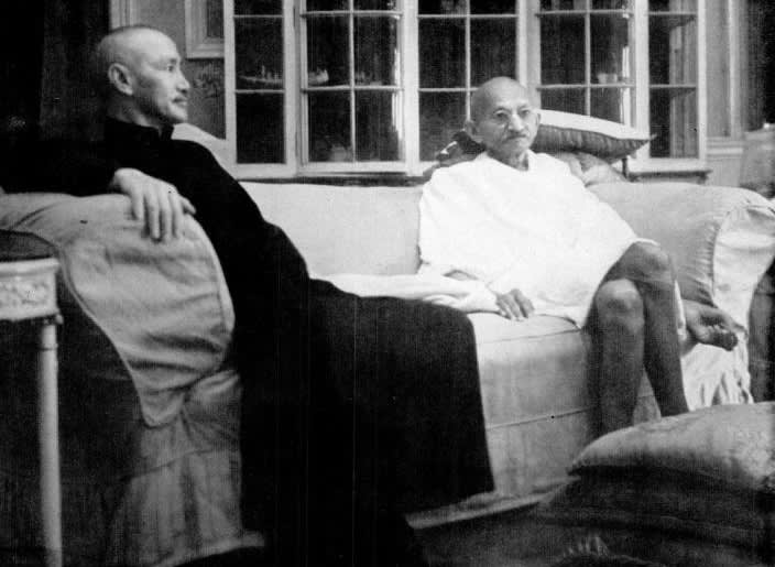 Chiang Kai-Shek and Mahatma Gandhi at the meeting in Calcutta, 27th of April, 1942.
