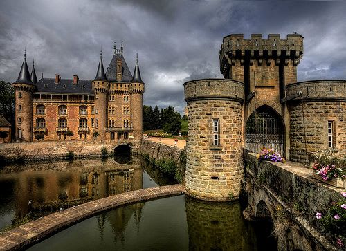 La Clayette castle - Château La Clayette | Castle, Beautiful castles, French castles