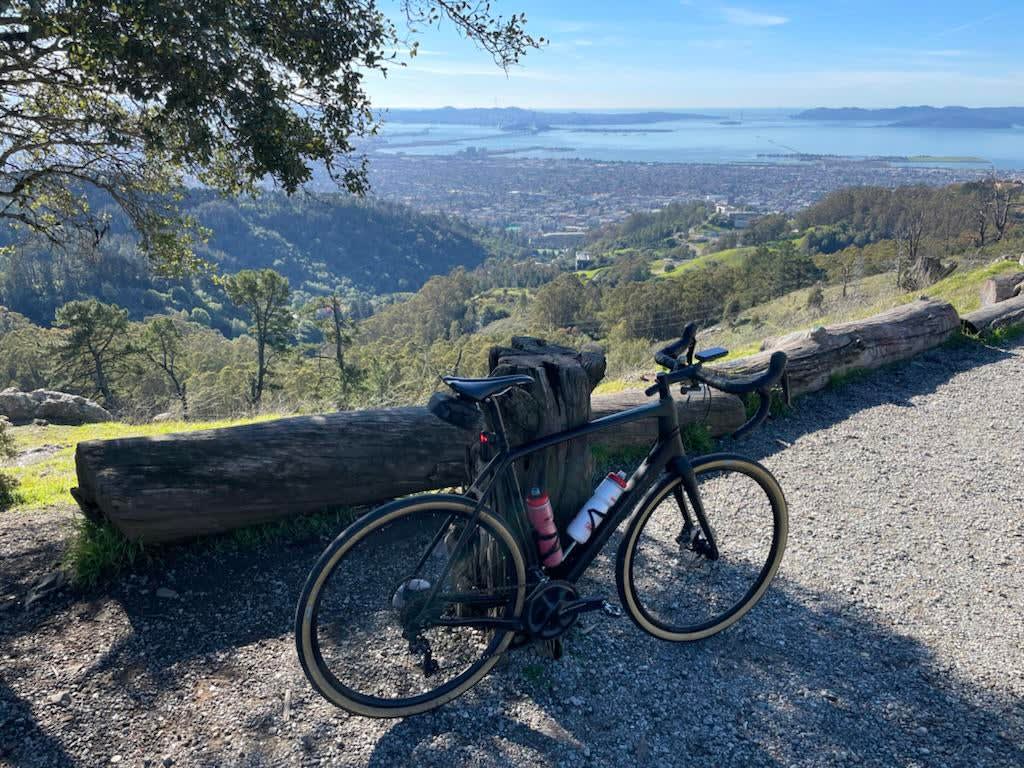 Gotta get an early start. Those 5,000+ kms in 2022 aren't going to ride themselves. [Grizzly Peak, Oakland, CA]