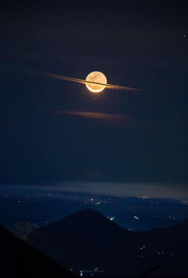 The moon dressed as Saturn