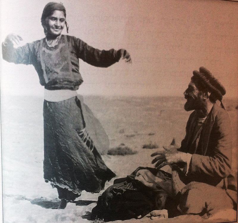 Palestinian gipsy couple near of Jerusalem circa 1910.