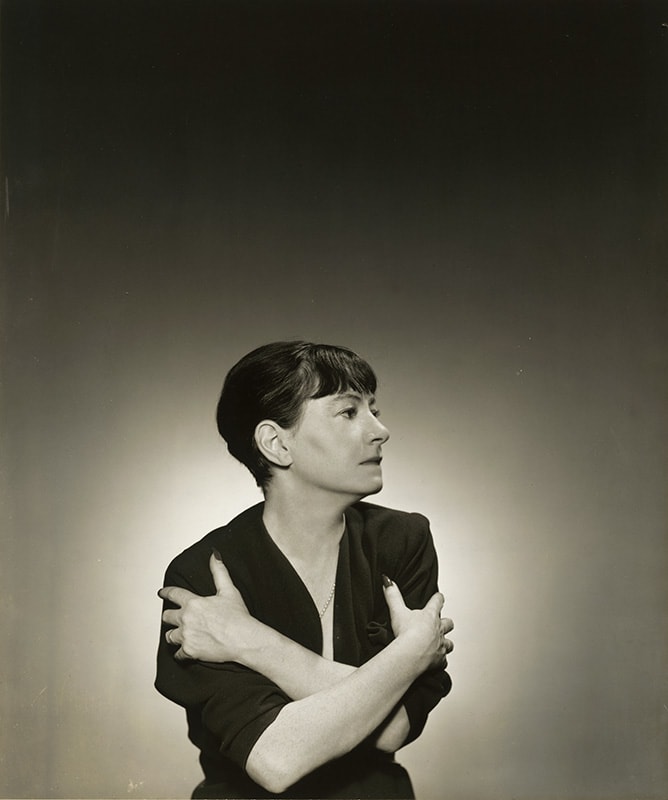 “There’s a hell of a distance between wise-cracking and wit. Wit has truth in it; wise-cracking is simply calisthenics with words.” -Dorothy Parker See this photograph in "Her Story: A Century of Women Writers," open through Jan. 23, 2022 📷
