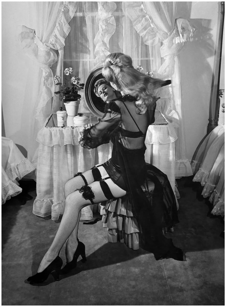 Ultimate vintage glamour. Photo by Peter Stackpole for the May 13, 1943 issue of