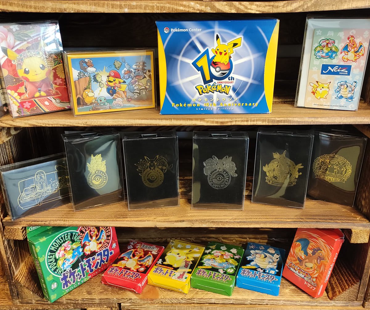 Snap! Going with the pokemon trending topic of today, check out this here nice collection of Nintendo playing cards. These are some of the many treasures in Fabrice's backyard Nintendo museum. For a full tour, head over to