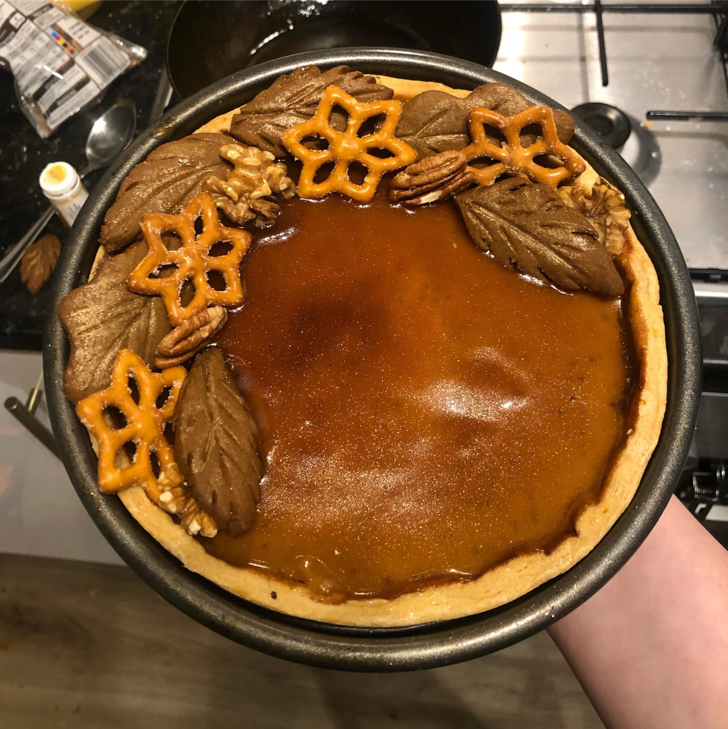 [pro/chef] Salted caramel pumpkin pie with gingerbread foliage, pretzels and glitter