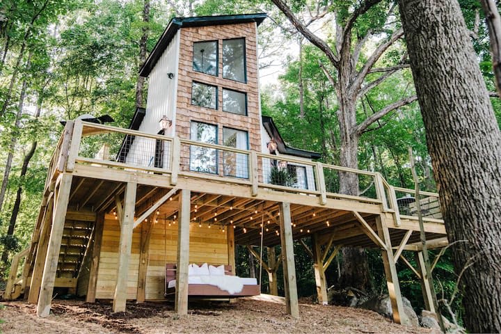 The Carolina Treehouse, treetop "glamping"