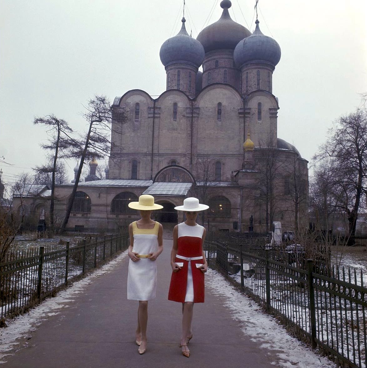 Dutch fashion models Sonja Bakker and Femke van de Bosch in Moscow. Photo by Paul Huf, USSR, 1965