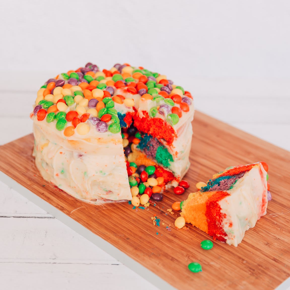 Last week Michael left the bake off tent which meant Hollie got to make us this INSANE "Kids Dream" cake! Packed full of brightly coloured sponge and skittles, we couldn't get enough of this bake 🌈😍 Find all the bake off scores so far here >