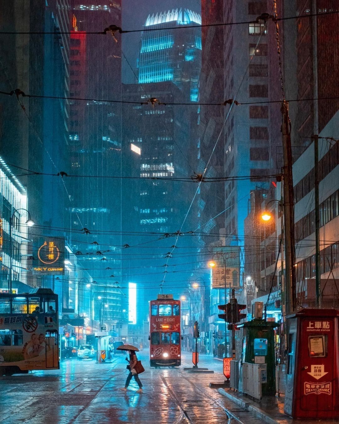 Rainy nights in Hong Kong (Credit to @mikemikecat)