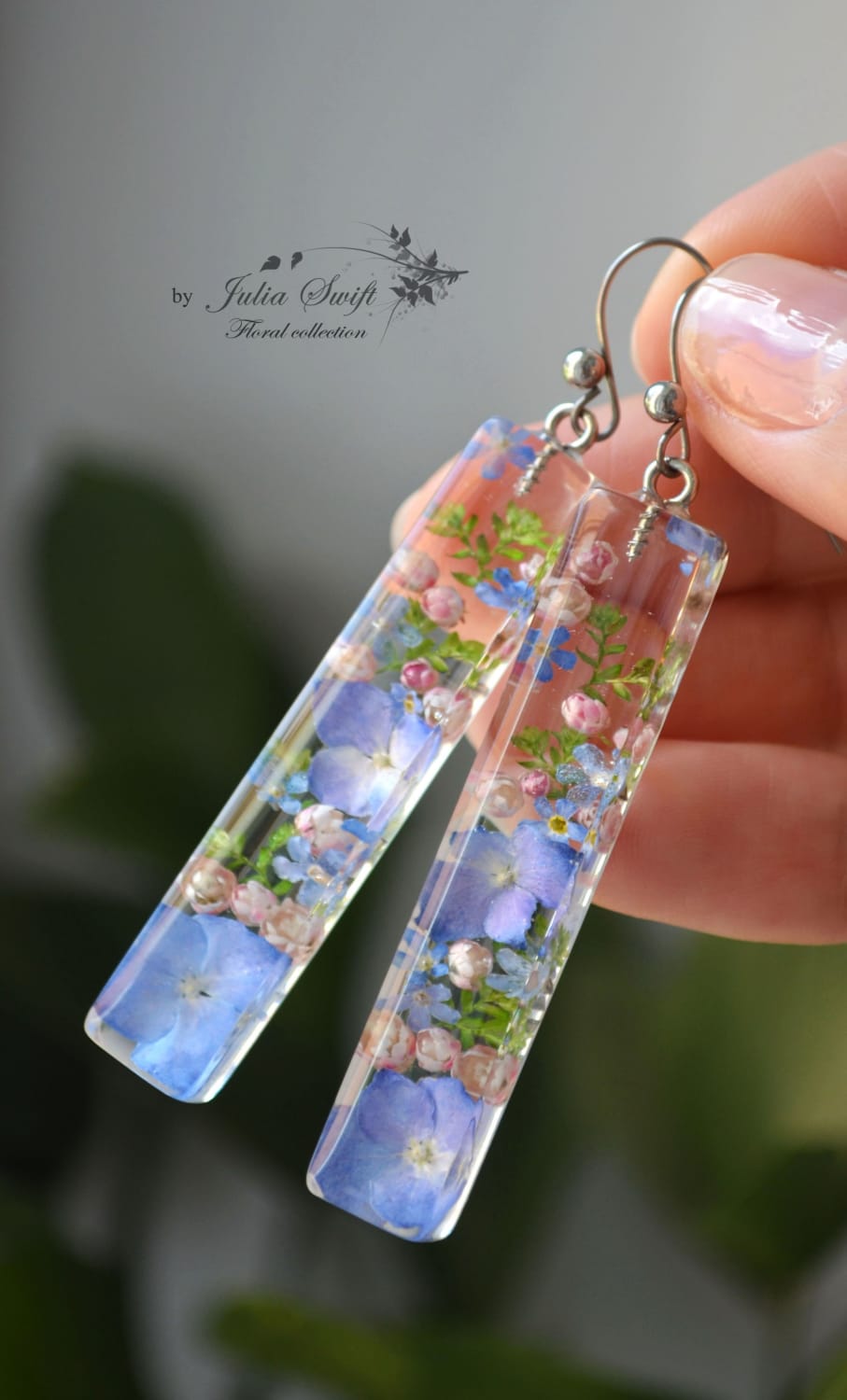 Forget-me-not earrings in resin. Hydrangea flowers earrings. Tiny flower earrings.