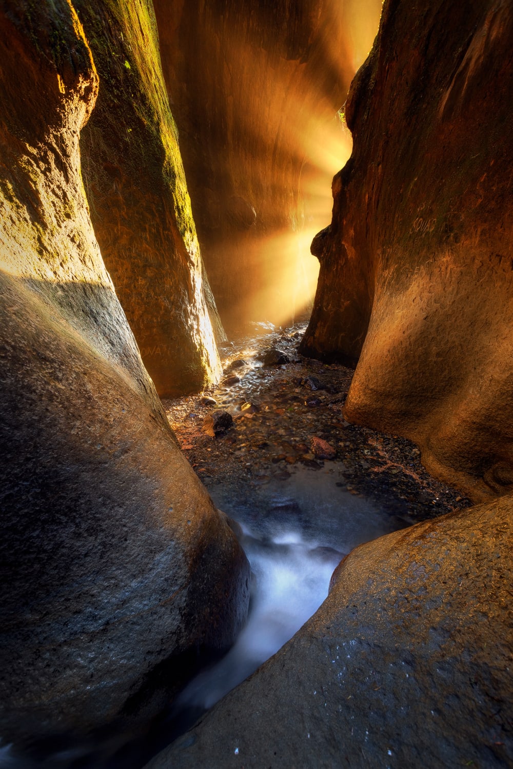 For only a brief period of the year the setting sun lines up perfectly with this slot canyon and creates some amazing light rays. Vancouver Island, BC IG:@Jay.Klassy