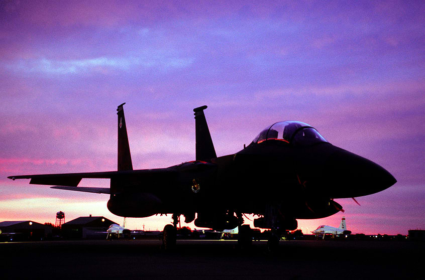 An F-15 Strike Eagle from the 334th Fighter Squadron Seymour Johnson, AFB, NC, sits on the ramp as the sunrise starts a new day at Roswell Industrial Air Center, 25 years ago OTD https://t.co/cfVGg8DdGI Photo by: SRA Andy Dunaway
