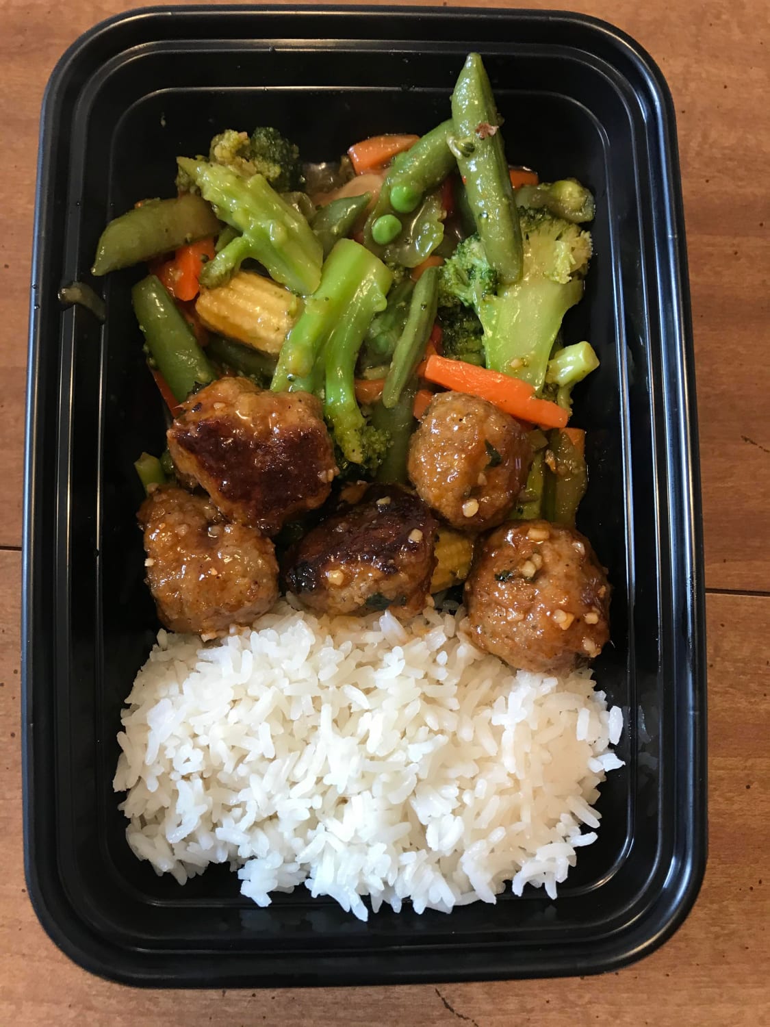 Honey Sriracha glazed meatballs with rice and stir fried veggies! Sweet and spicy!