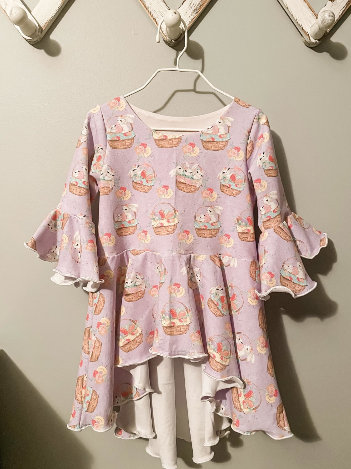 I haven’t done much sewing recently but this weekend I decided to make my daughter an Easter shirt!