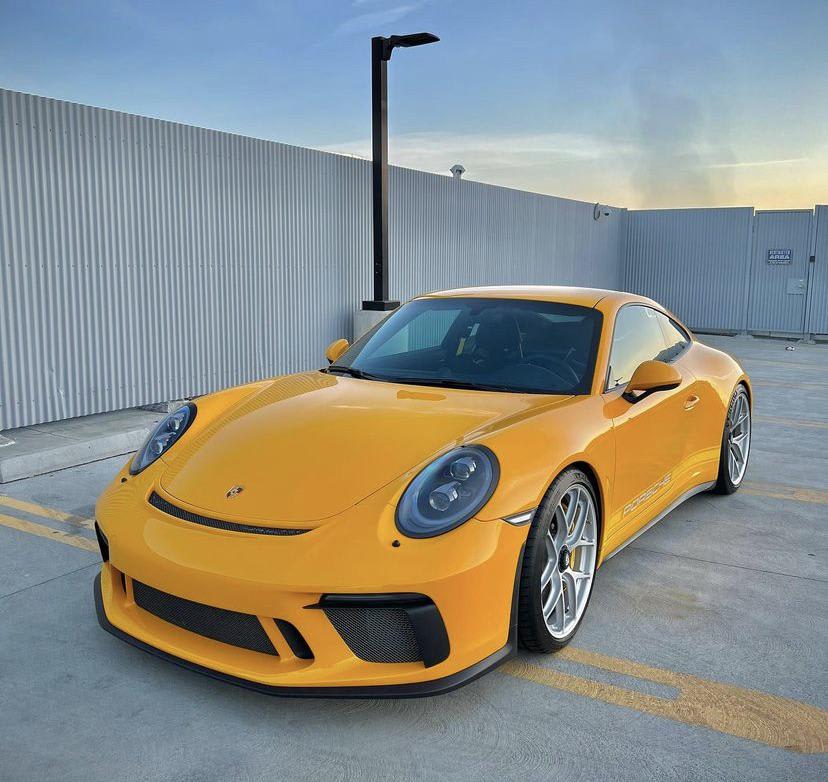 Signal yellow GT3T belonging to flacht_6.