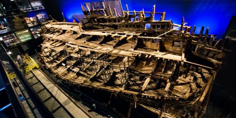 X-rays reveal “bacteria poop” is eating away at the Mary Rose’s wooden hull Polyethylene glycol applied to hull for preservation is also breaking down into acids.