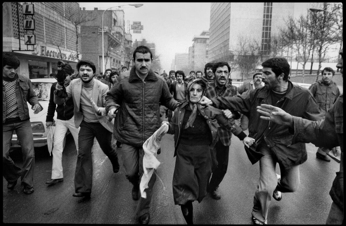 Abbas’ historic photographs of the Iranian revolution bear witness to the tumultuous events, which inspired the photographer’s subsequent life’s work: https://t.co/INd4j7SKTT © Abbas / Magnum Photos
