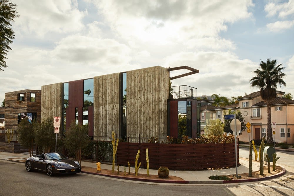Designed by M Royce Architecture, Oxford Triangle Residence, Venice Beach, California, is constructed primarily from industrial materials