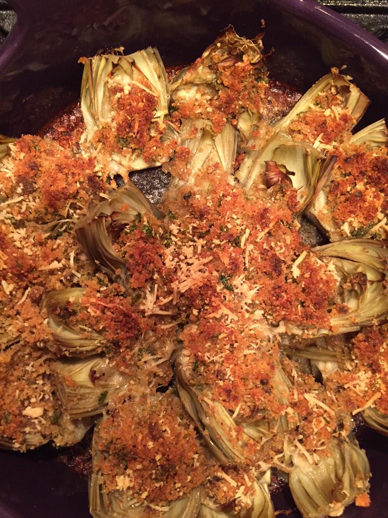Wreath of artichoke hearts stuffed w heavy-on-the-anchovies breadcrumbs http://t.co/o5yNS6iKIC