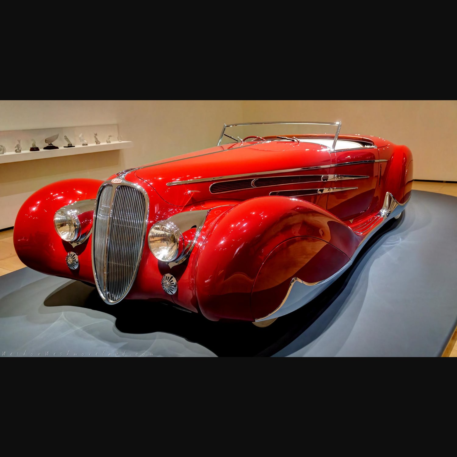 Delahaye 165 Cabriolet, 1938. Two-door, two-seater roadster in which a raindrop was the fundamental design element.