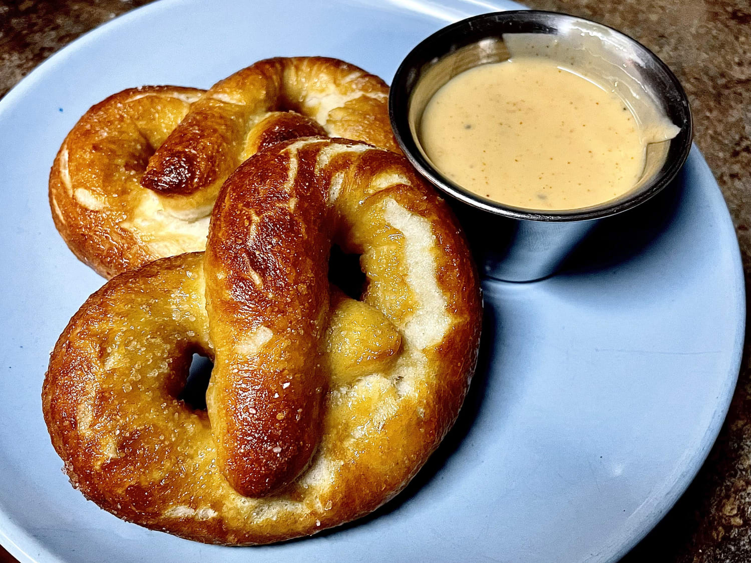 [HOMEMADE] soft sea salt pretzels with spicy beer cheese