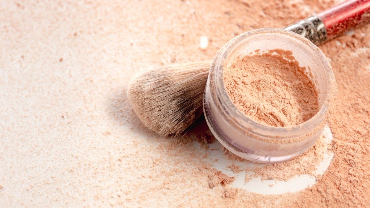 Lightweight Loose Powder Foundations to Give You NaturalLooking Coverage