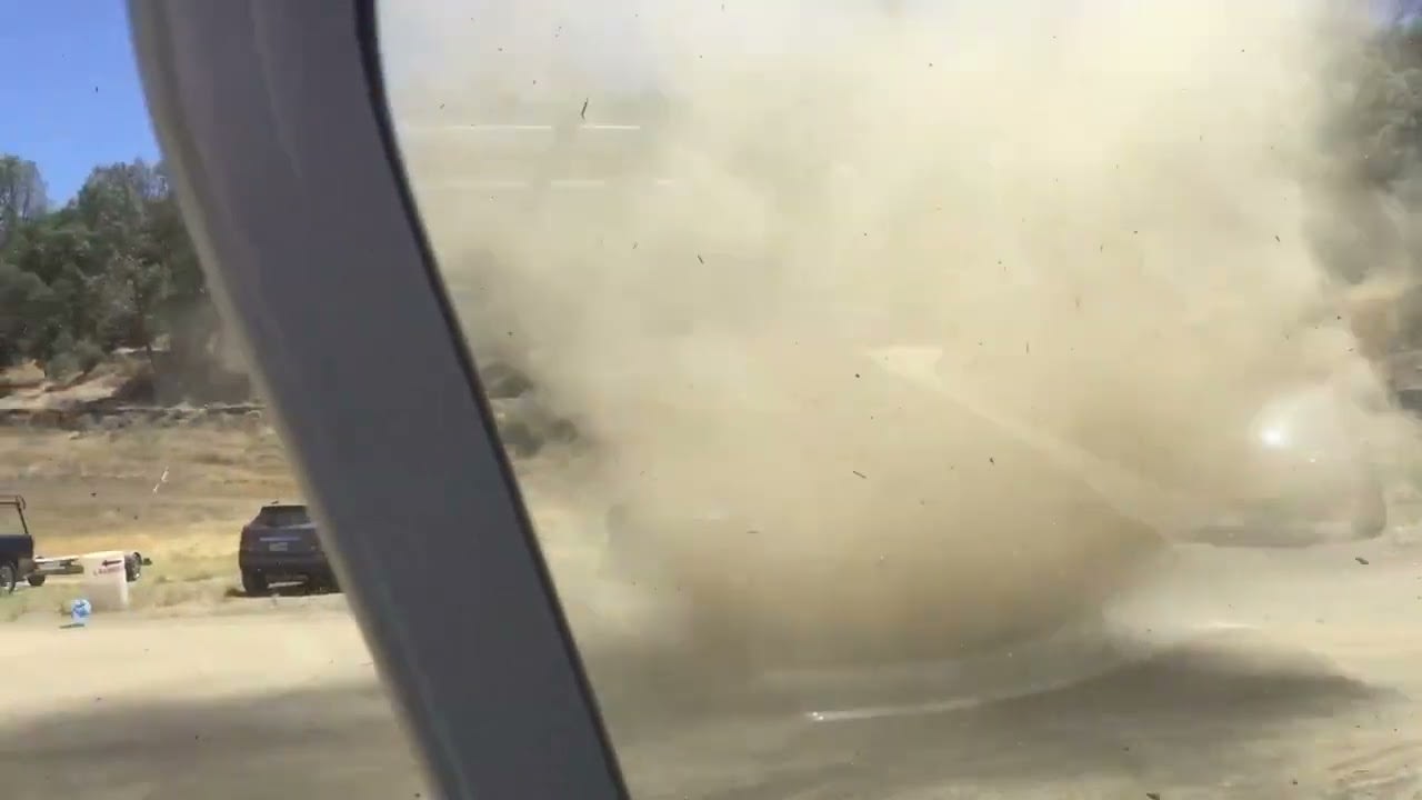People Witness Huge Dust Storm Forming on Beach and Sweeping Over Their Boat - 1265723