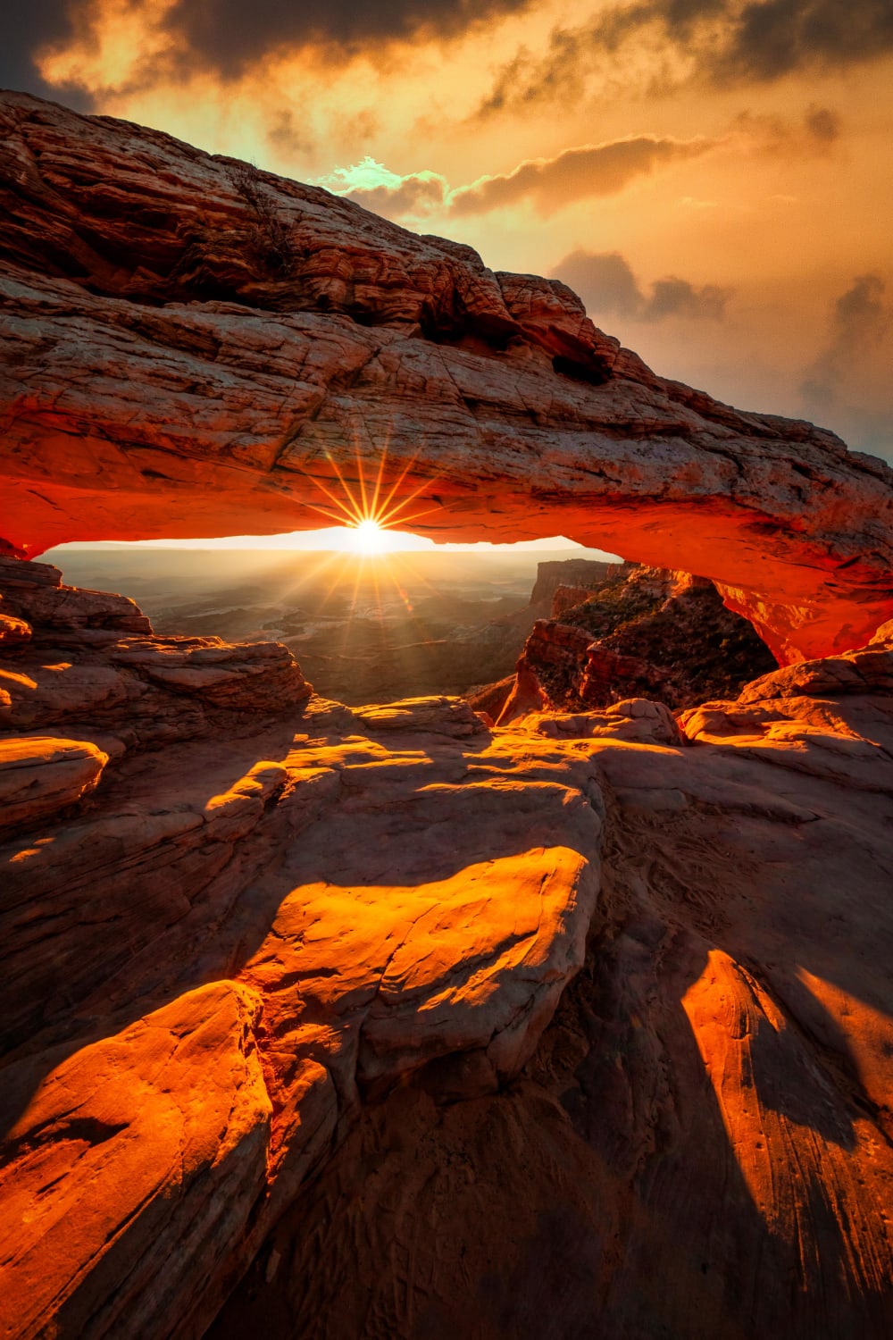 Sunrise at the iconic Mesa Arch in Canyonlands National Park, Moab, UT IG: @jmke.visuals
