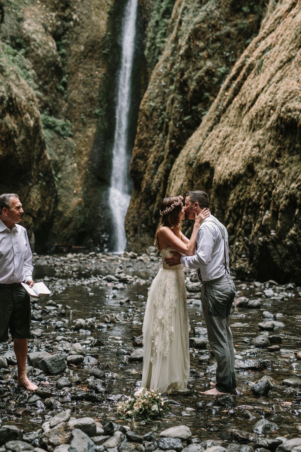 ashley + andrew // waterfall elopement in oneonta gorge, oregon — Jess Hunter