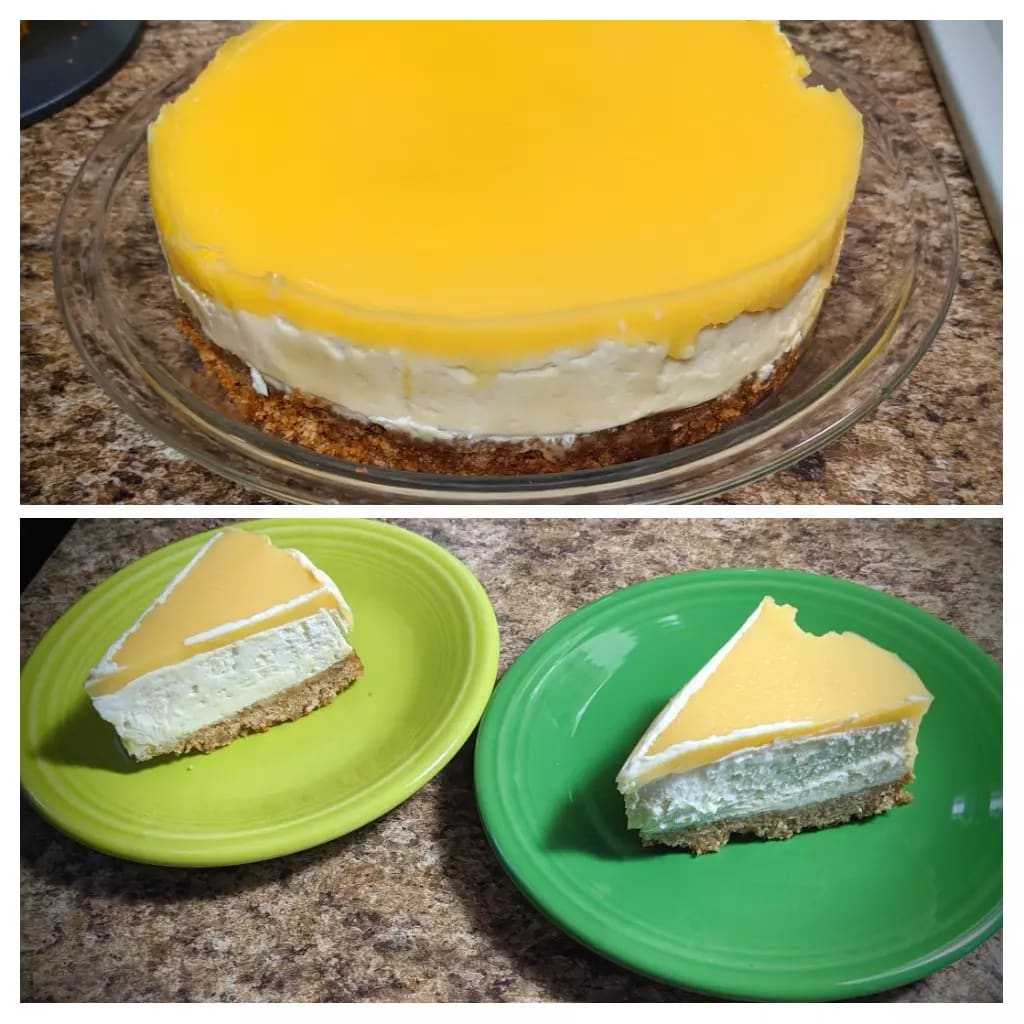 Cheesecake with lemon curd topping