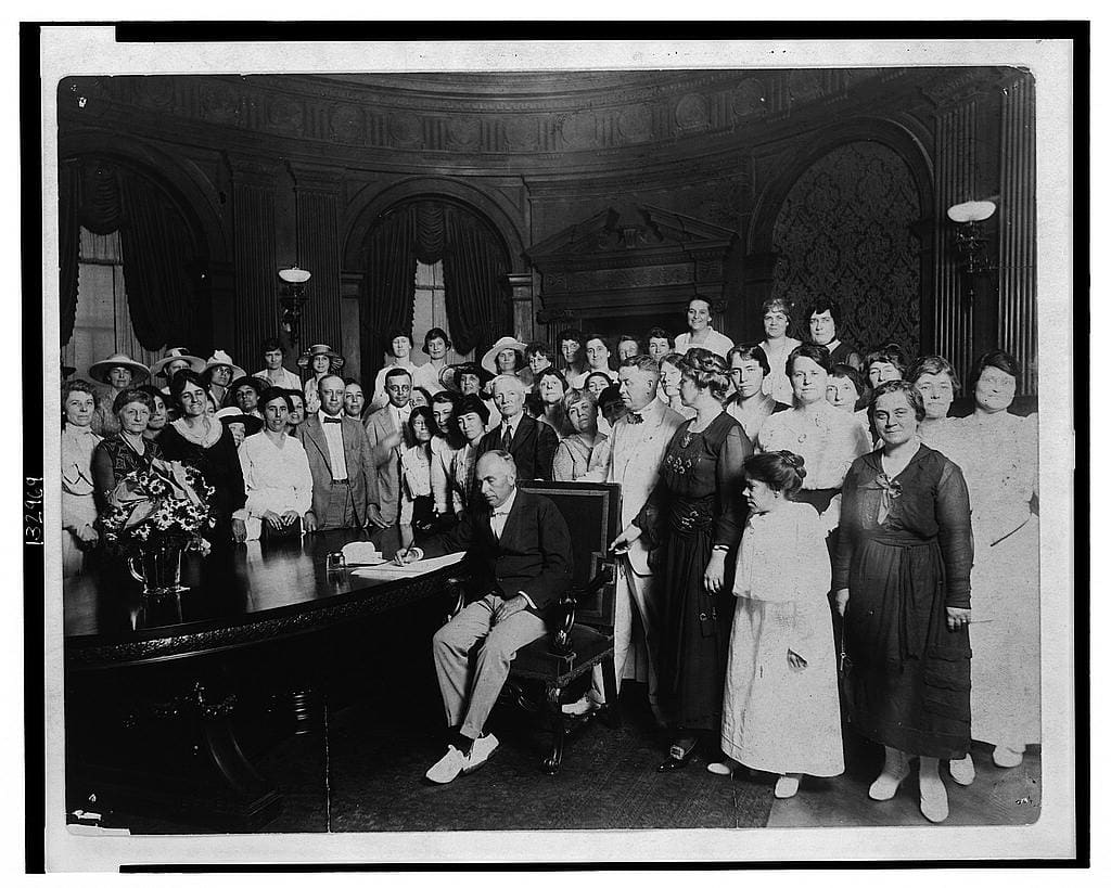 On this day in 1919, Congress approved the woman’s suffrage amendment & sent it to states for ratification. Did you know you can help make women’s suffrage history more discoverable via the Library's "By The People" transcription campaign? Learn how. ⬇️