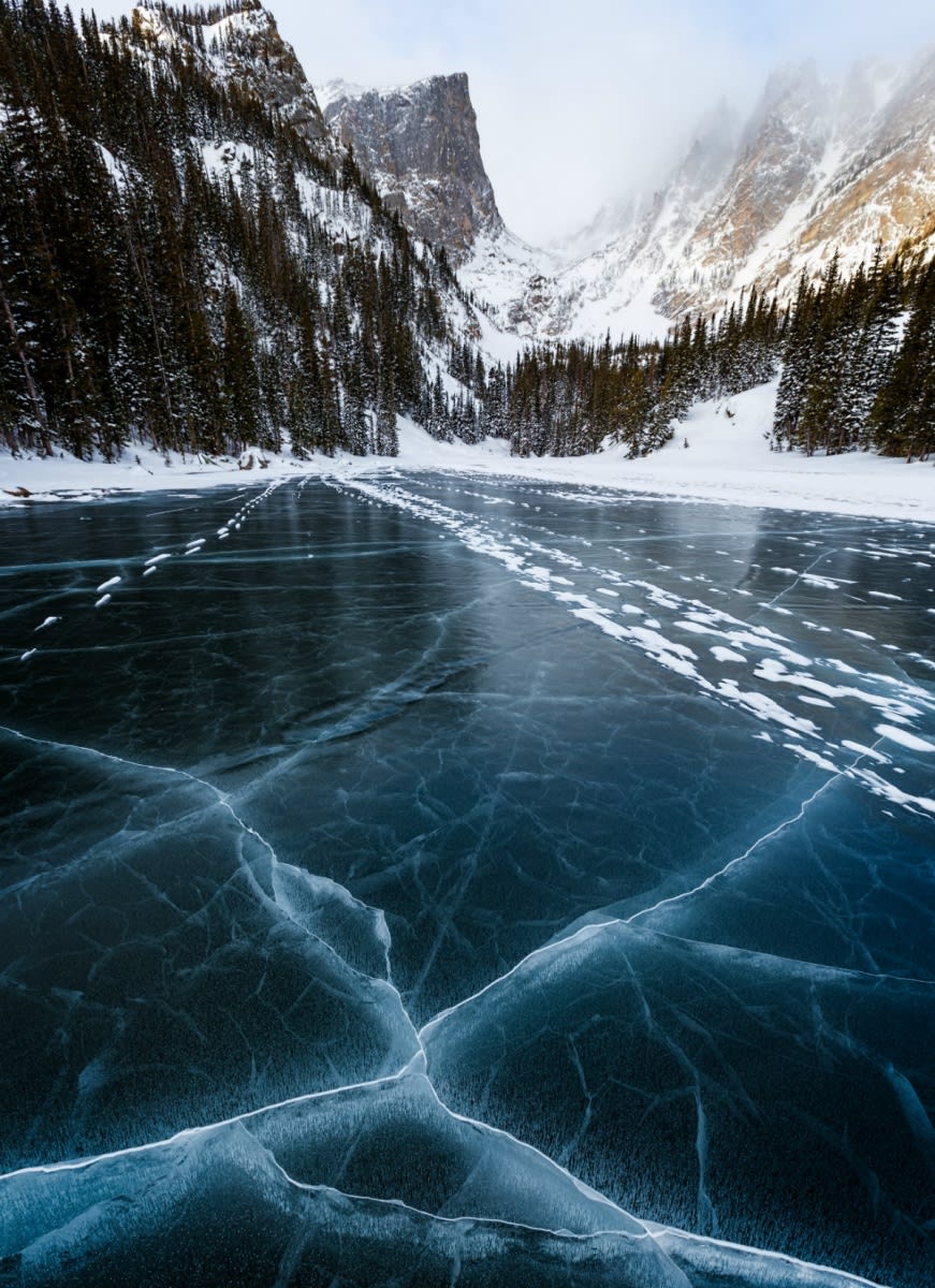 Everywhere you look, you can find patterns in Mother Nature. Cracks in Dream Lake @RockyNPS create a gorgeous but perilous, natural tapestry. Pic by Carl Finocchiaro (https://t.co/7u0uZGuWtK)