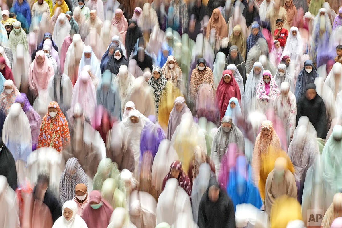 Muslim women perform an evening prayer called 'tarawih' that marks the first eve of the holy fasting month of Ramadan at Istiqlal Mosque in Jakarta, Indonesia, Saturday, April 2, 2022.