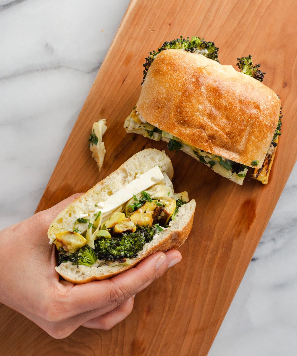 This veggie sandwich is packed with flavor: