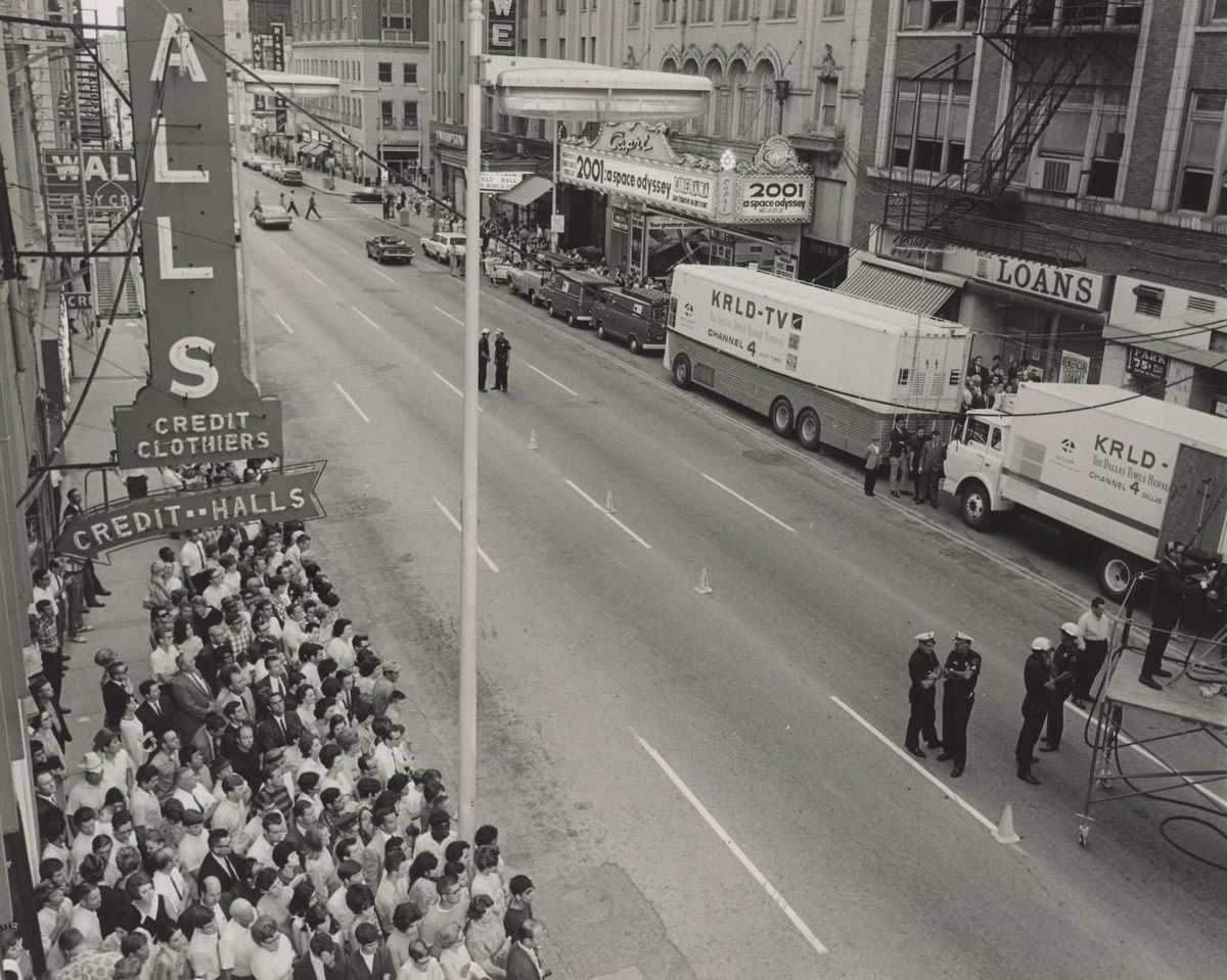 “2001: A Space Odyssey” plays the Capri Theatre in Dallas, June 18, 1968. Meanwhile, a crowd has gathered for the televised premiere of “Bandolero” at the Majestic Theatre, out of frame.