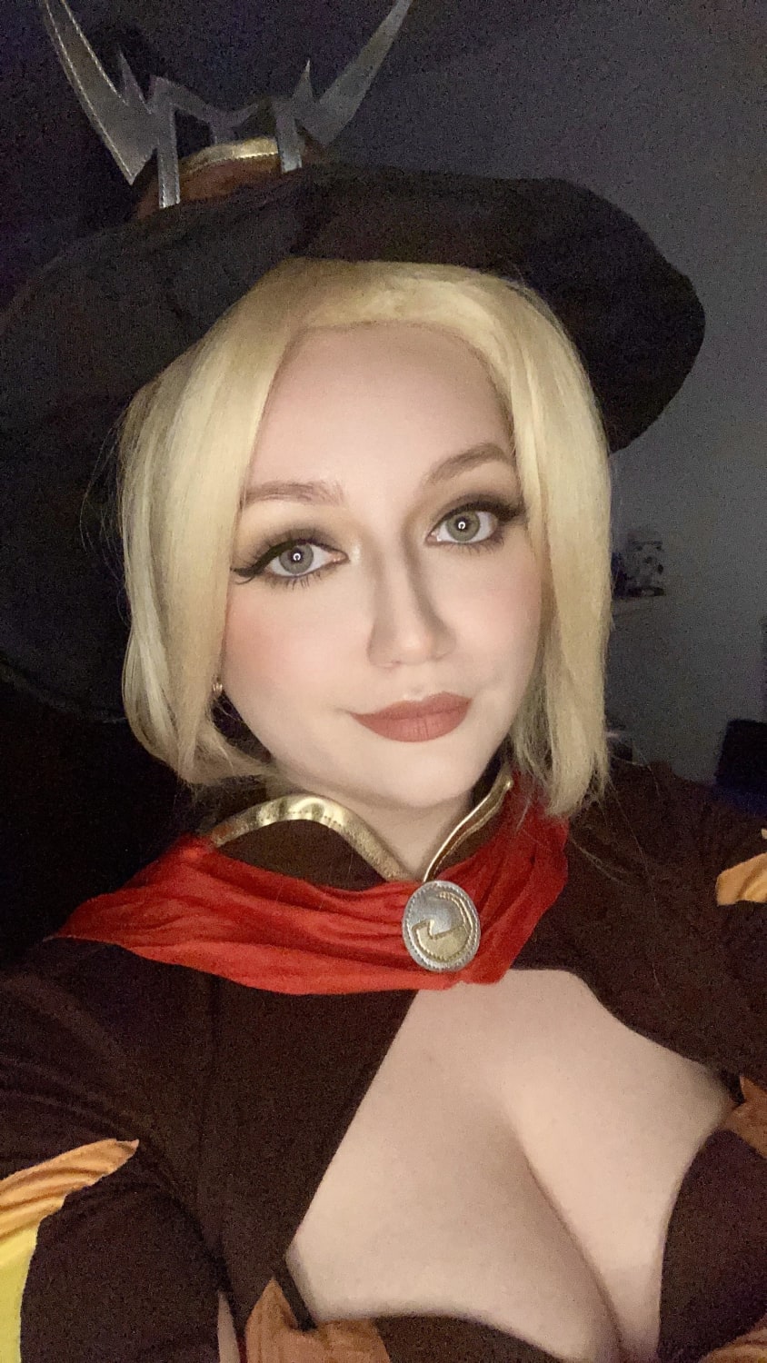 Witch Mercy close up [self]