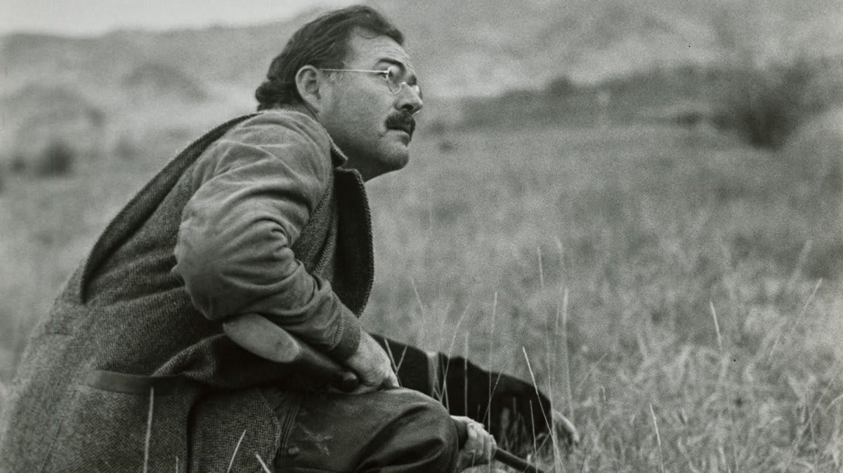 Born OnThisDay, Ernest Hemingway cultivated a rebellious public persona that matched his dark prose. In novels such as A Farewell to Arms and For Whom the Bell Tolls, Hemingway explored the psychological impact of violence and death during wartime. 📷: