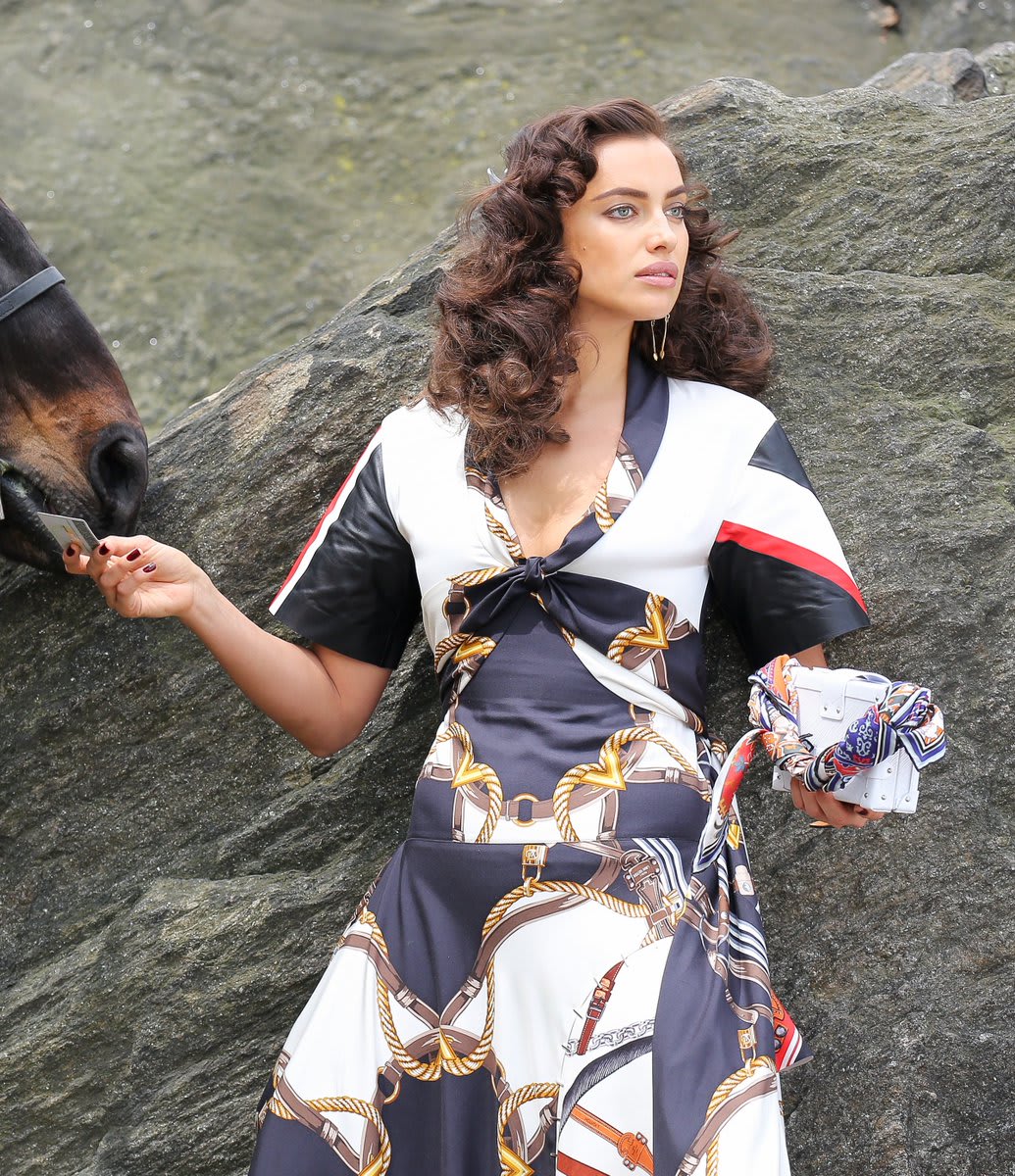 Celebrity Sightings: Irina Shayk feeds her ID to a horse in Central Park