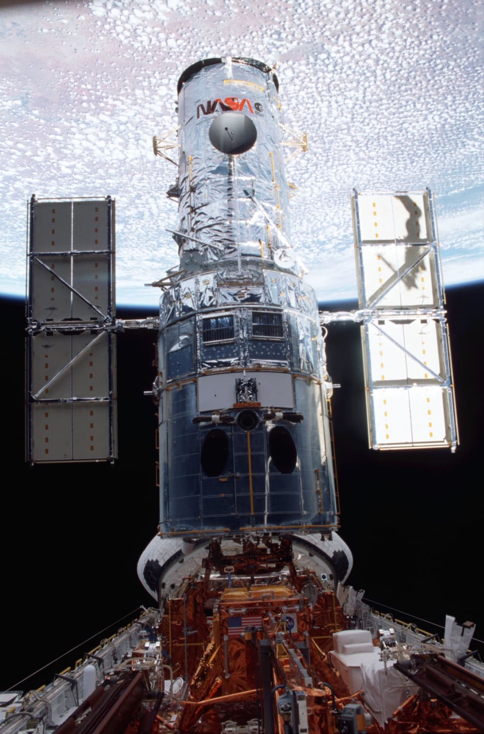 ✨Feeling rejuvenated!✨ OTD in 2002, the Space Shuttle Columbia redeployed @NASAHubble after the crew of STS-109 performed a series of five spacewalks to service the telescope. They installed new and improved equipment including a new camera and an experimental cooling system.