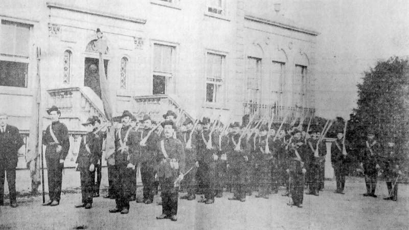 OtD 13 Nov 1913 the Irish Citizen Army was formed to defend strikers from attack during the Dublin Lockout. 2 trade unionists had been beaten to death and hundreds injured, so James Connolly and Jim Larkin sought to form a workers' self-defence militia.