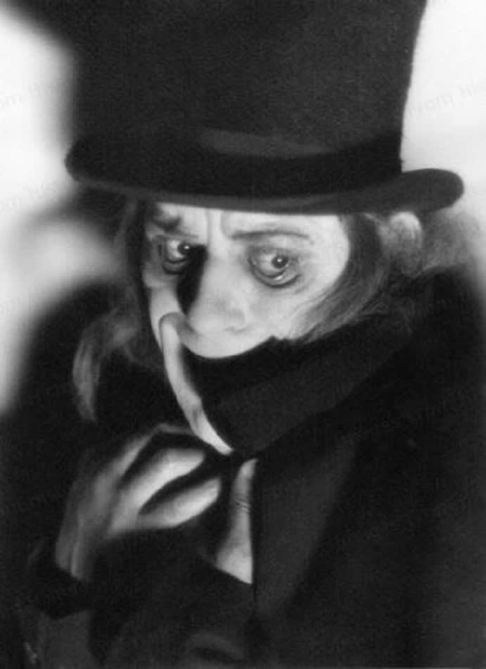 More? Lon Chaney Sr. another rare still from the 'lost' horror film 'London After Midnight' MGM 1927- apparently all 37 copies were burned in the same fire in 1965...