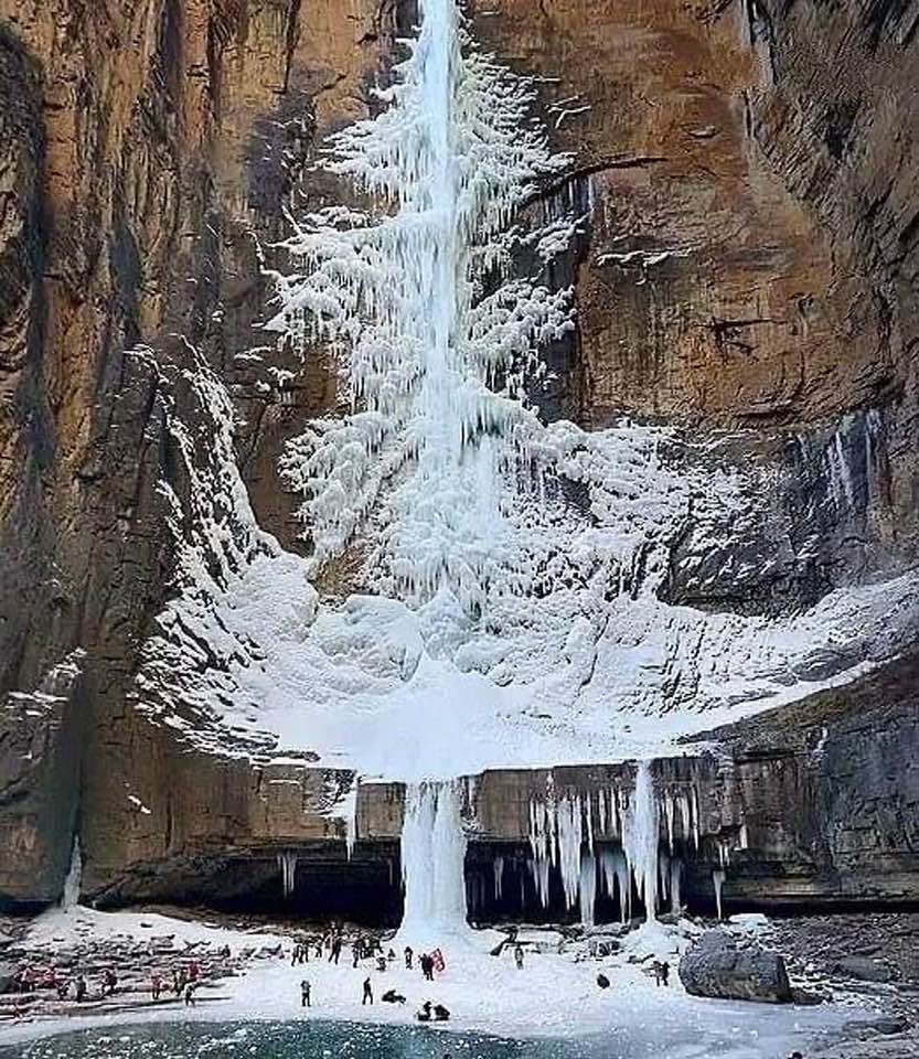 This frozen waterfall in Henan Province, China produced the worlds largest Christmas tree.