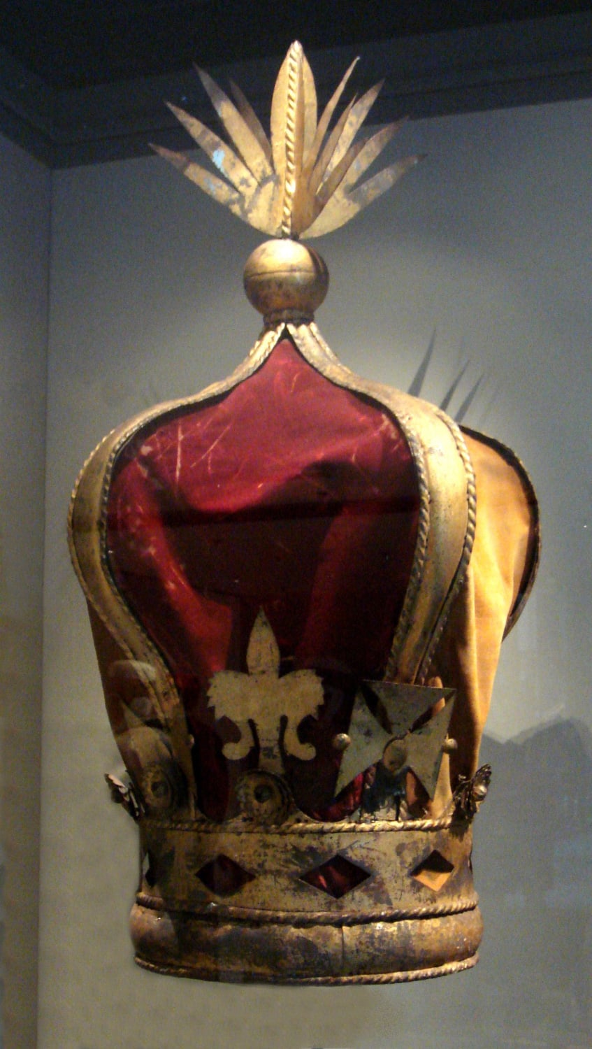 The crown of Queen Ranavalona III of Madagascar, 19th century (stolen and unrecovered since 2011)