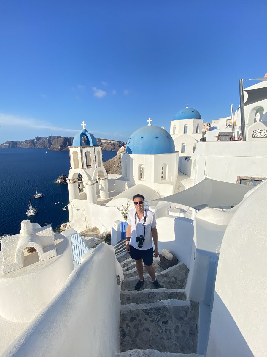 🧭 Santorini Visits You! 🇬🇷 The famous blue domes in Oia Santorini is the supermodel of the Greek islands, souring cliffs, whitewashed buildings & romantic sunsets 📍#Travel