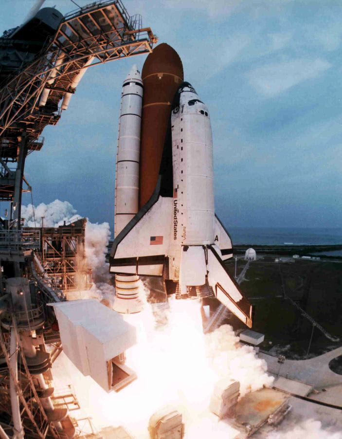 OTD 25 years ago: 22 February 1996, launch of STS-75 Columbia with ESA's @Astroclaude Nicollier , Maurizio Cheli & @ASI_spazio's Umberto Guidoni  on the NASA/#ASI Tethered Satellite System mission @esaspaceflight @ESA_Italia @NASAhistory ➡️