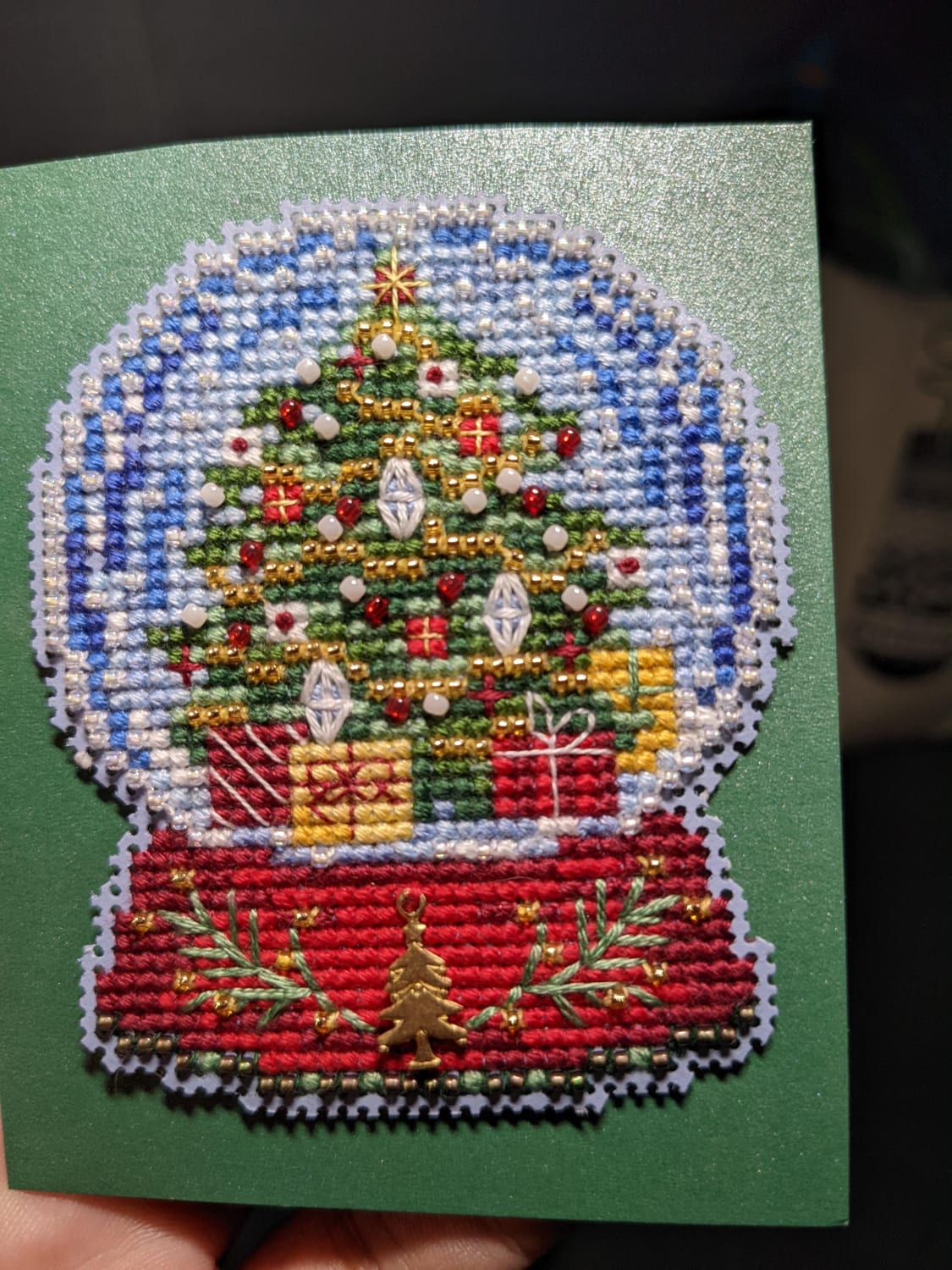 [FO] A quick Christmas stitch in between the SAL I'm doing this year! Mill Hill Snow Globe series Christmas Tree