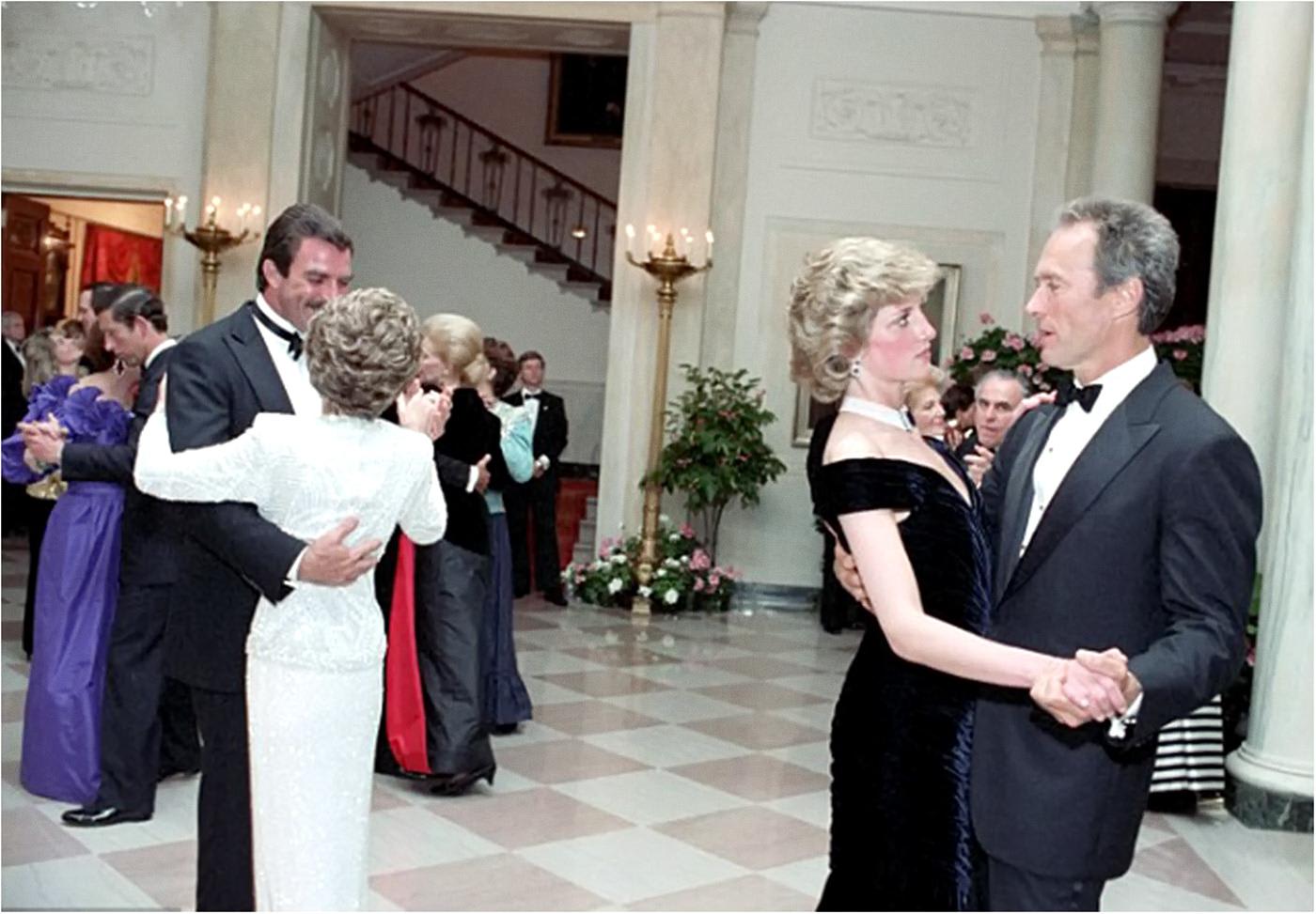 Tom Selleck, Nancy Reagan, Clint Eastwood and Princess Diana dancing at the White House in 1985