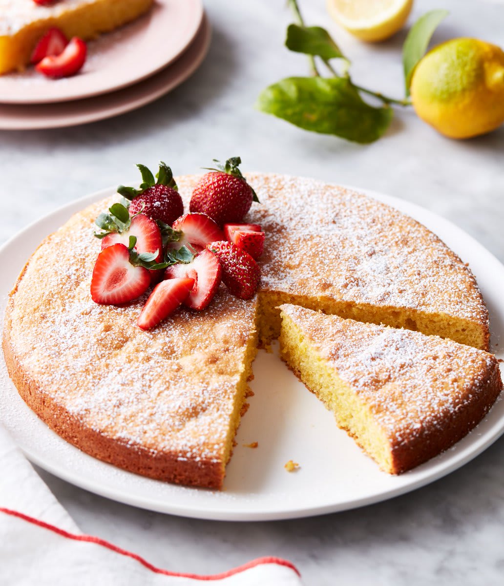 This flourless 5-ingredient almond cake is perfectly lemony: