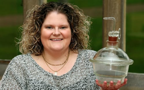 Louise Brown (the girl in the photo), the first baby born through IVF in 1978. Louise Brown is next to the jar from which the doctor transferred the embryos into the mother's uterus to give birth to her.