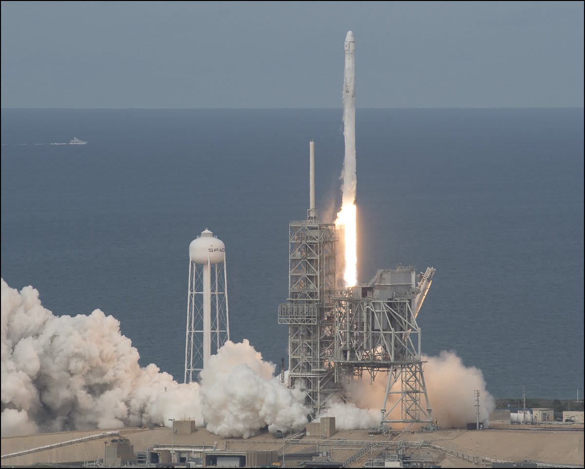 @SpaceX's Falcon 9 rocket w/#Dragon launches from Pad 39A to @Space_Station -